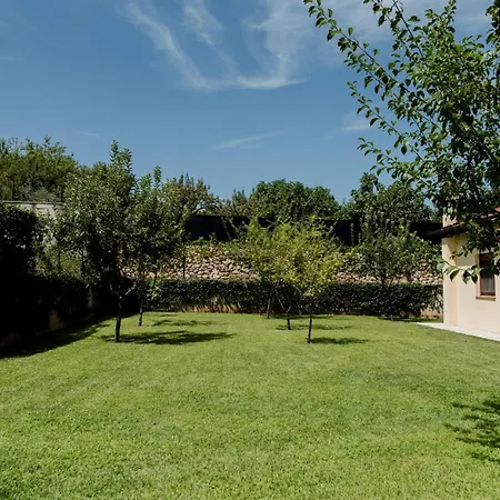 House Lastva 펜션 *