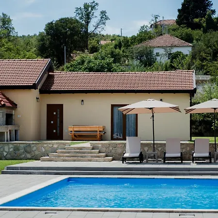 House Lastva 펜션 *